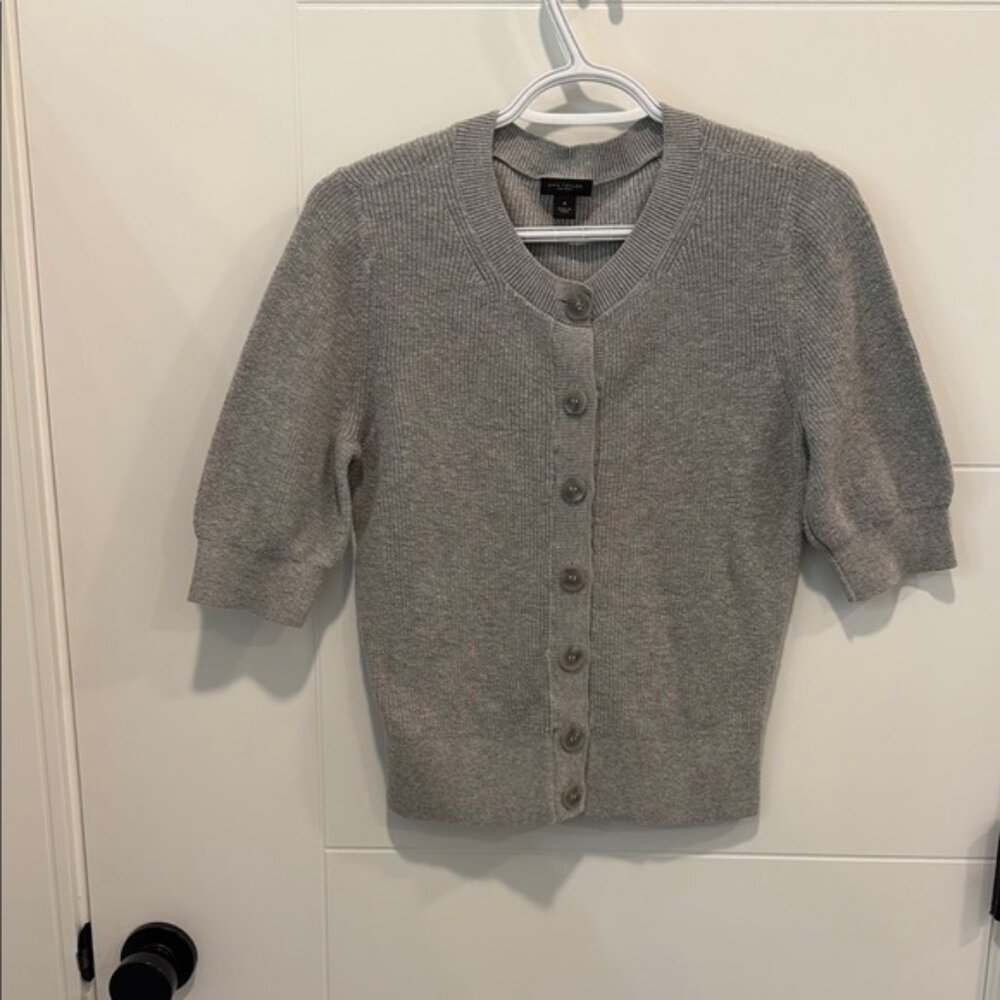 🏴 Ann Taylor Gray Knit Cardigan Sweater size medium